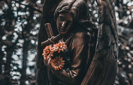 Statua sacra di un angelo
